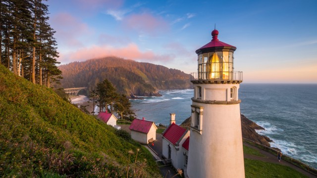 Article thumbnail: Oregon - US State, Oregon Coast, Lighthouse, Heceta Head, Pacific Northwest