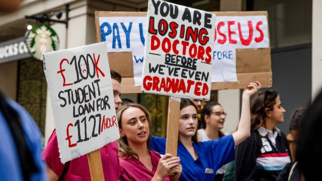 Article thumbnail: LONDON, UNITED KINGDOM - 2022/07/25: Medical students hold placards expressing their opinion during the demonstration outside the Department of Health and Social Care. NHS doctors, nurses, and other allied healthcare professionals gathered outside the Department of Health and Social Care, demanding a pay rise to match the inflation rate. The crowds later marched to Downing Street and demanded the government respond to their demands or else will plan for industrial actions in the coming months. (Photo by Hesther Ng/SOPA Images/LightRocket via Getty Images)